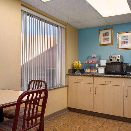 Super 8 By Wyndham Austin Downtown/Capitol Area Motel Eksteriør billede
