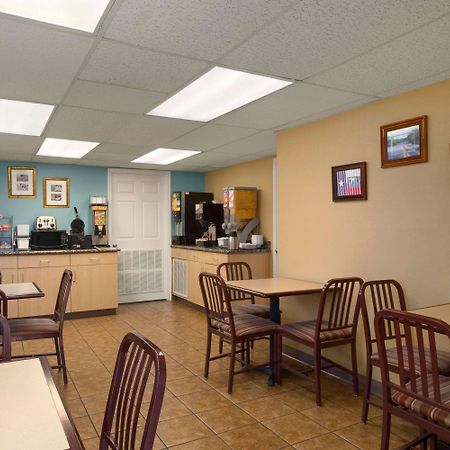 Super 8 By Wyndham Austin Downtown/Capitol Area Motel Eksteriør billede