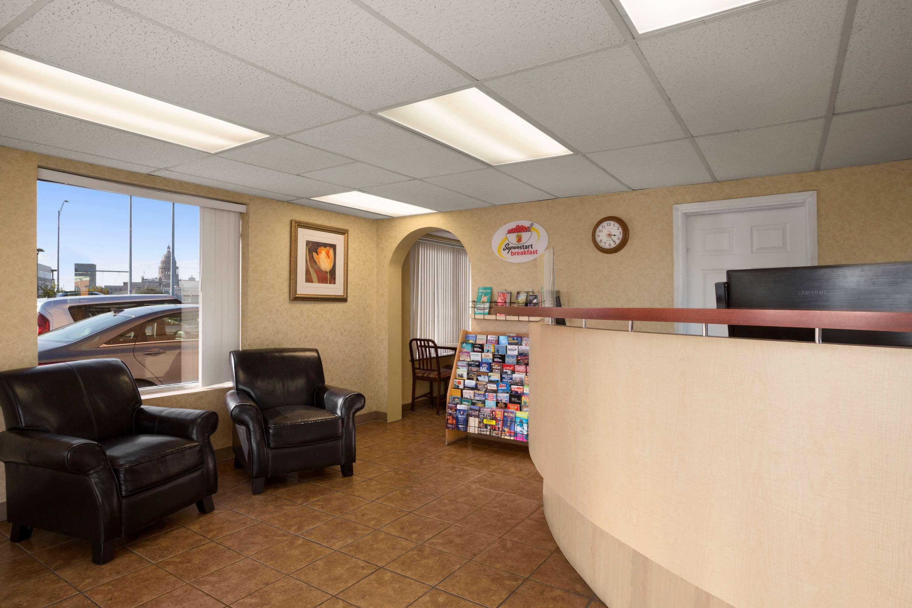 Super 8 By Wyndham Austin Downtown/Capitol Area Motel Eksteriør billede