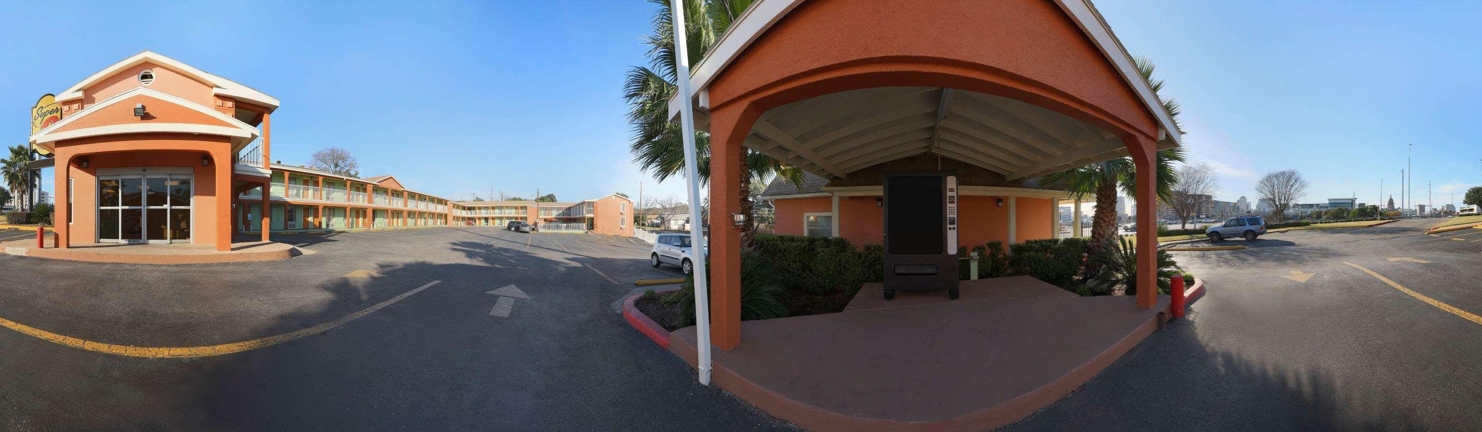 Super 8 By Wyndham Austin Downtown/Capitol Area Motel Eksteriør billede