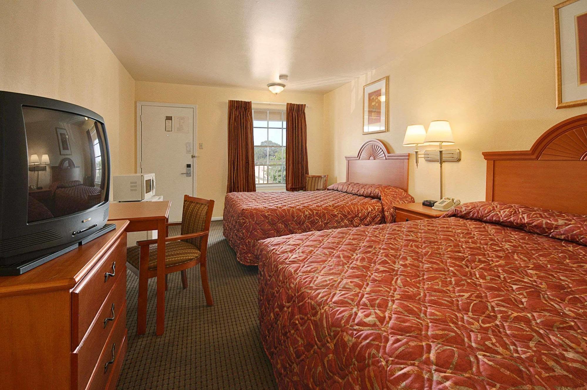Super 8 By Wyndham Austin Downtown/Capitol Area Motel Eksteriør billede